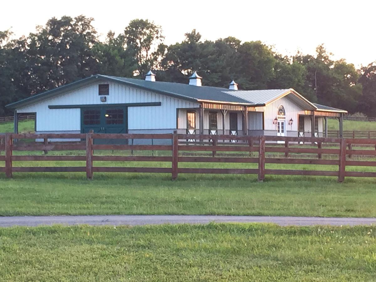 The B & B At Queenslake Midway Exterior photo