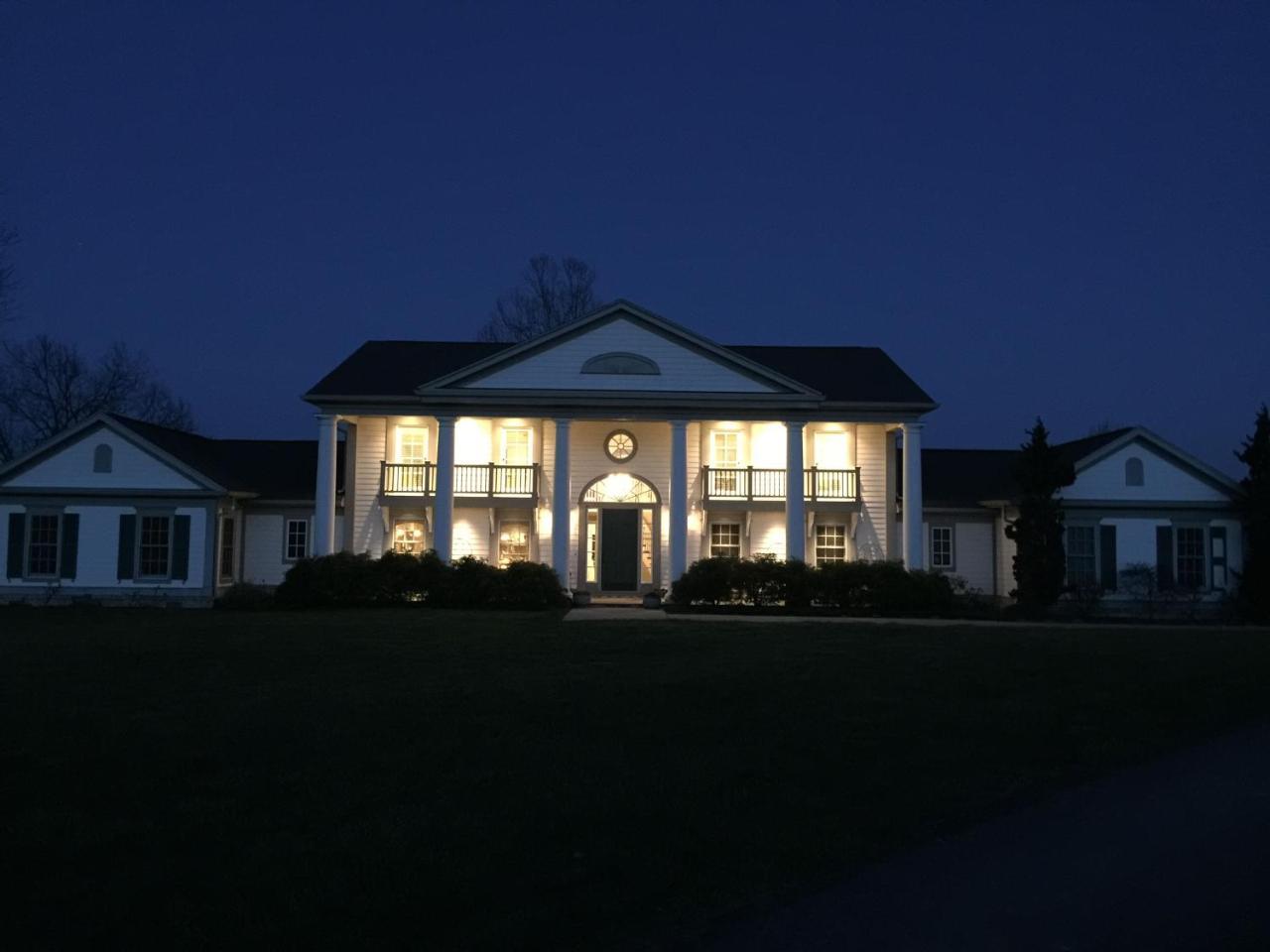 The B & B At Queenslake Midway Exterior photo